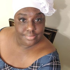 Meet your Posher, Yolanda